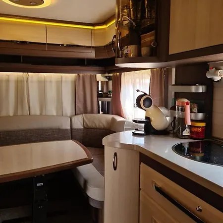 Ultimate Caravan Experience - 1st Line Gradina