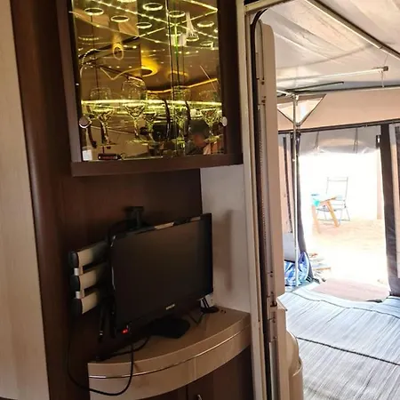 Ultimate Caravan Experience - 1st Line Gradina