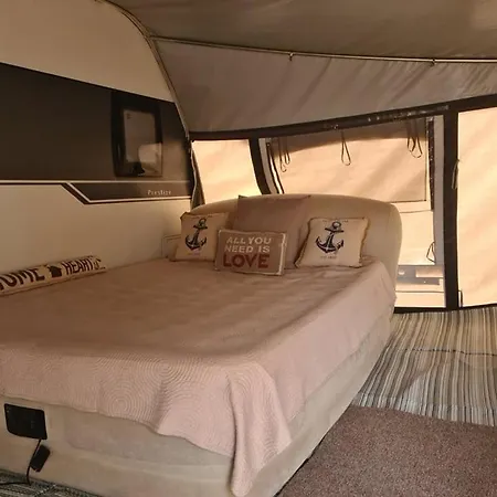 Ultimate Caravan Experience - 1st Line Gradina Prázdninový areál *