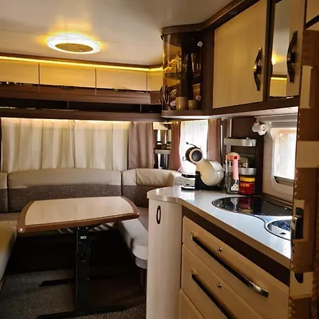 Prázdninový areál Ultimate Caravan Experience - 1st Line Gradina *