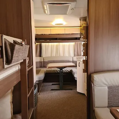 Prázdninový areál Ultimate Caravan Experience - 1st Line Gradina *