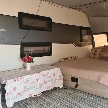 Ultimate Caravan Experience - 1st Line Gradina Prázdninový areál *