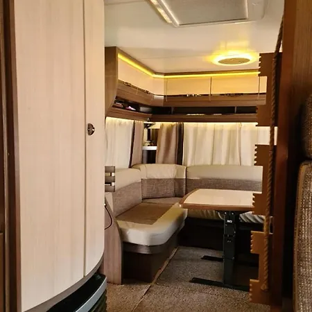 Ultimate Caravan Experience - 1st Line Gradina 假日公园