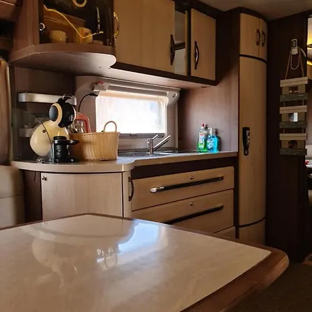 Ultimate Caravan Experience - 1st Line Gradina