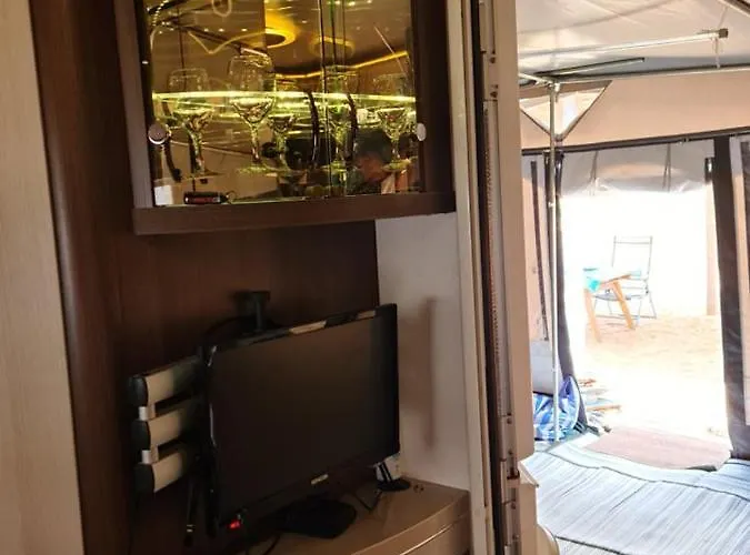 Ultimate Caravan Experience - 1st Line Gradina