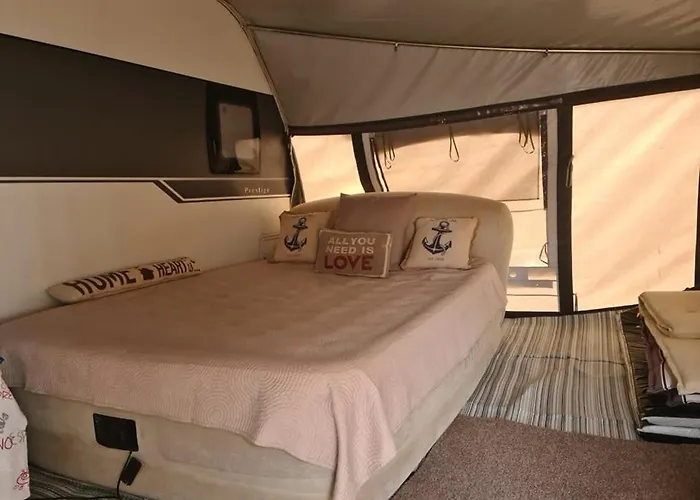 Ultimate Caravan Experience - 1st Line Gradina Tatil parkı *