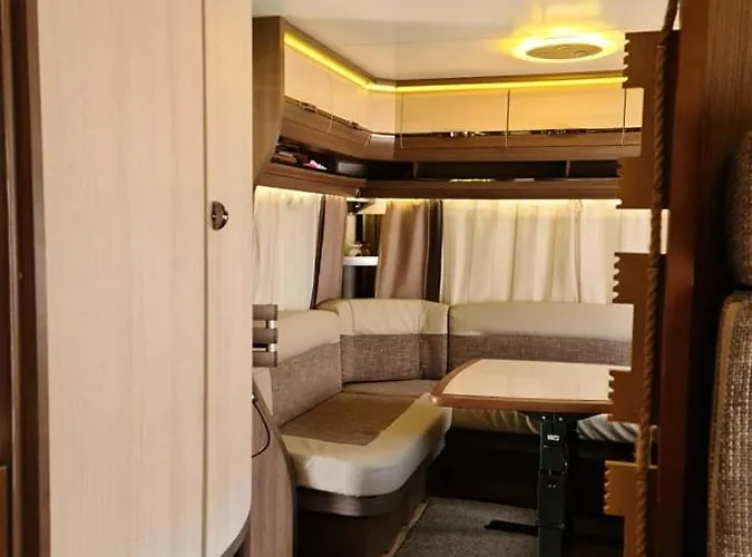 Ultimate Caravan Experience - 1st Line Gradina Tatil parkı