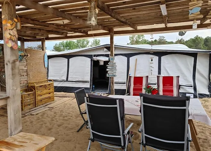 Tatil parkı Ultimate Caravan Experience - 1st Line Gradina